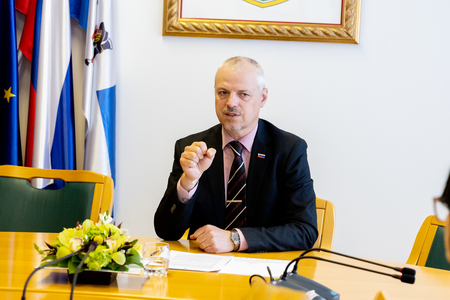 TISKOVNA KONFERENCA OBČINE PIVKA 6.5.2025 - Valter Leban-1490